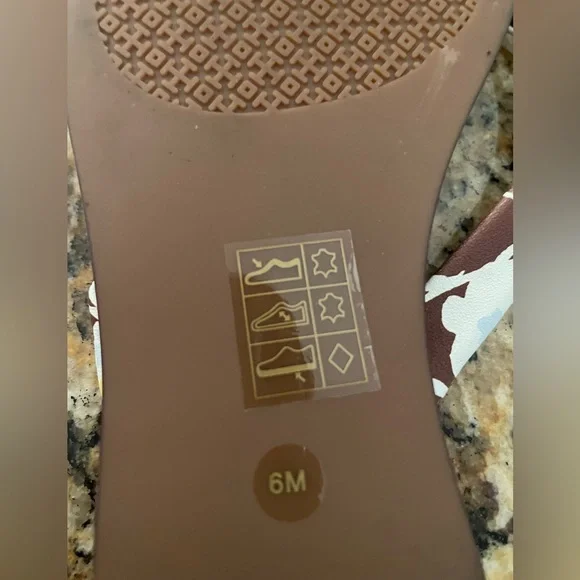 Tory Burch Floral Sandals new with box never worn ๐๐ธ๐ - Picture 7 of 9